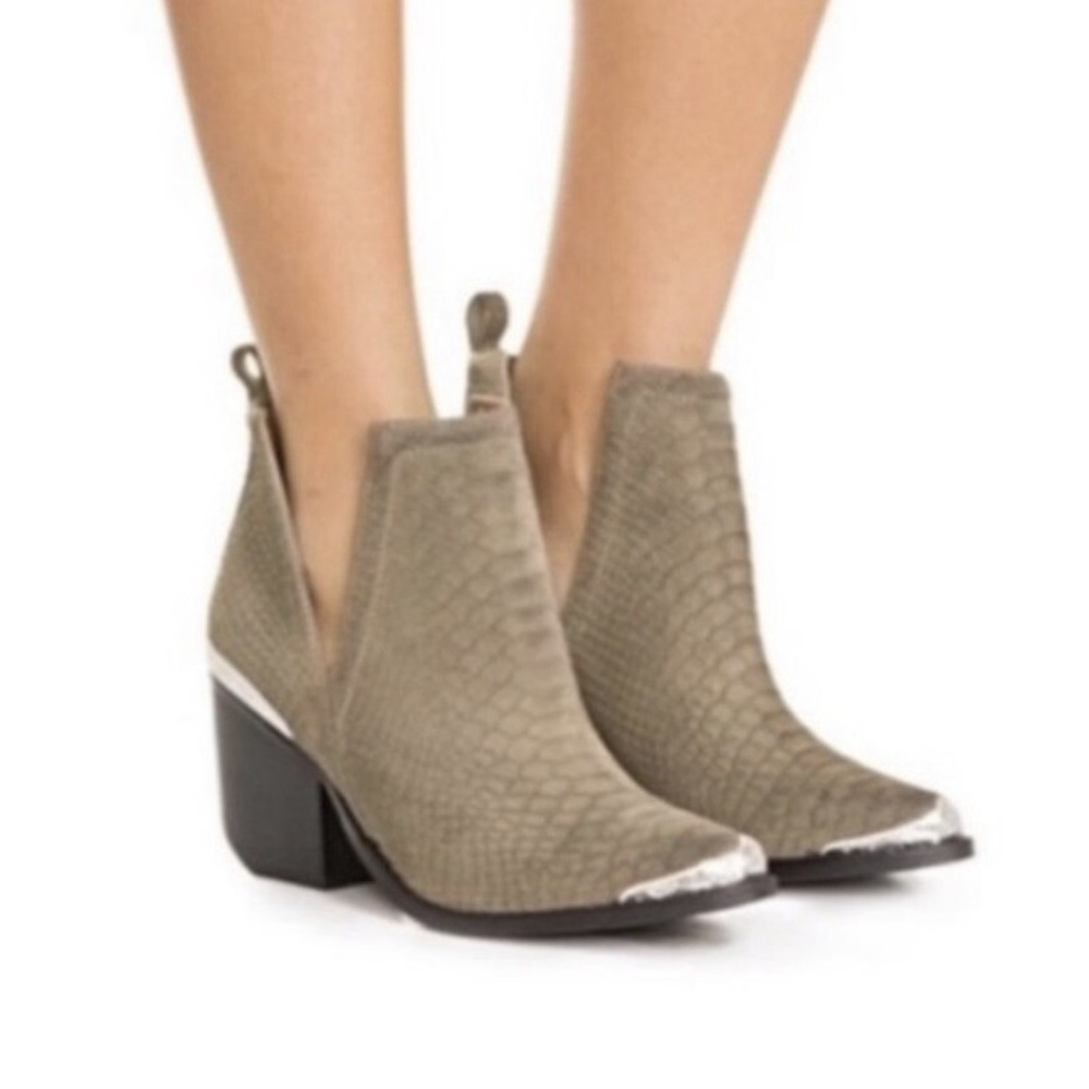 Jeffrey Campbell Cromwell Snake suede leather ankle booties💜